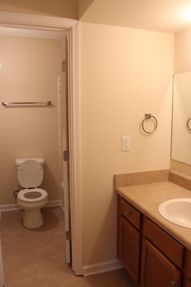 Building Photo - 2 Bedroom/2 Bathroom Condo!