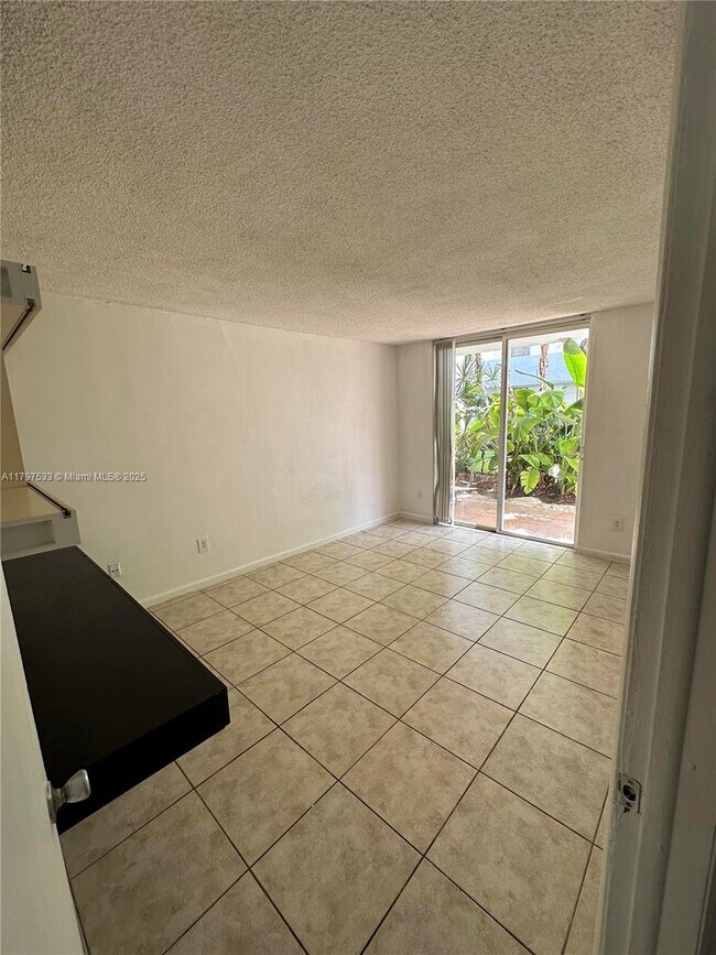 Building Photo - 1801 S Treasure Dr