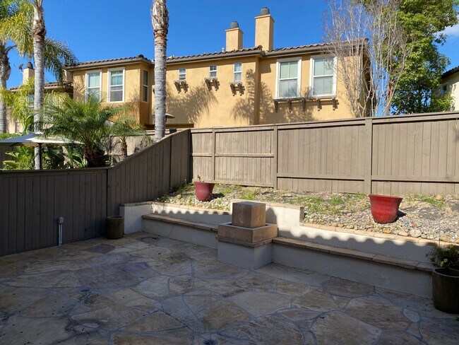 Building Photo - Beautiful Townhouse in Escala