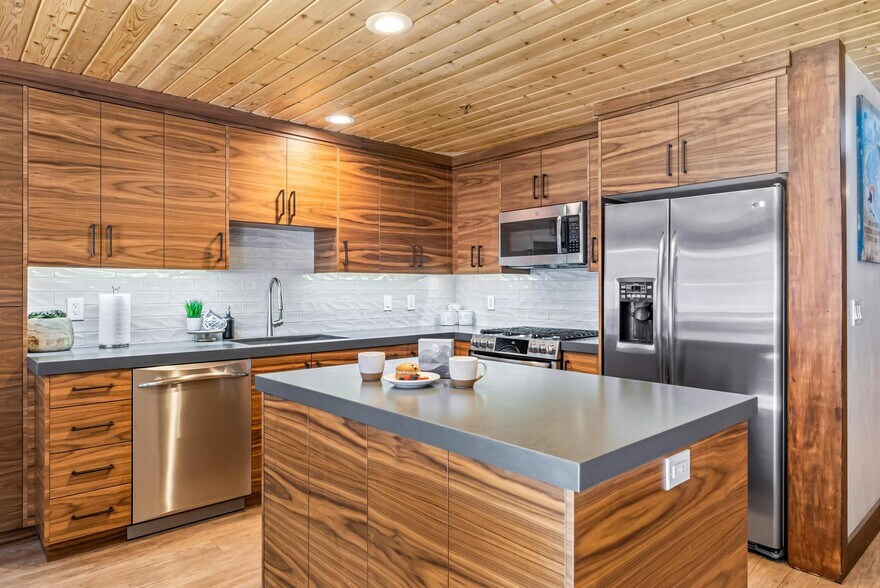 Building Photo - 7447 Royal St