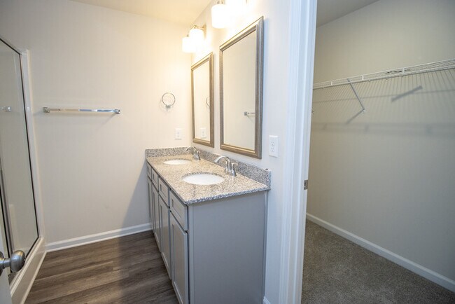 Building Photo - 410 Middlebury Ln