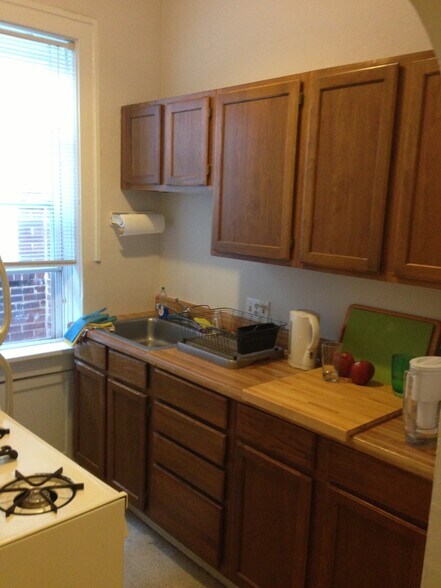 Building Photo - 6451 Alamo Ave