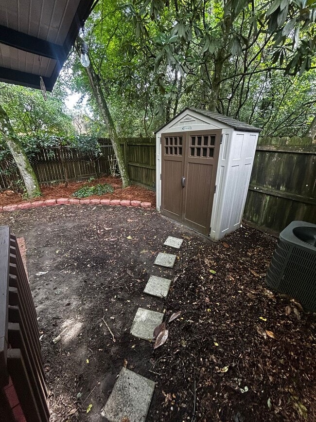 Building Photo - Gorgeous Freshly Remodeled 2 Bedroom 2 Bat...
