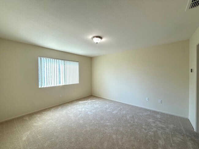 Building Photo - 282 Oak Briar Ct