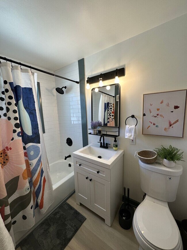 Building Photo - Beautiful one bedroom apartment