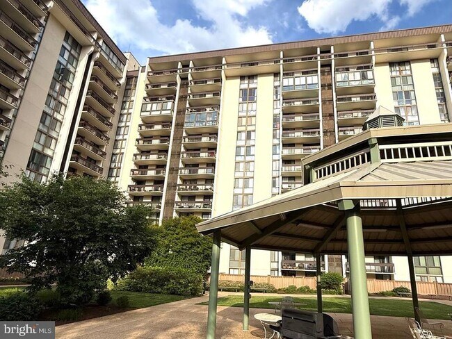 Building Photo - 5300 Holmes Run Pkwy