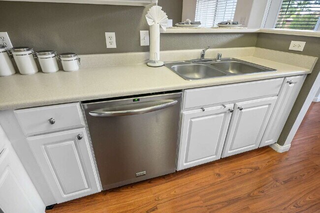 Building Photo - "Chic 1-Bedroom Oasis in Prime Las Vegas Location – 813 Sq. Ft. of Comfort with a GARAGE!"