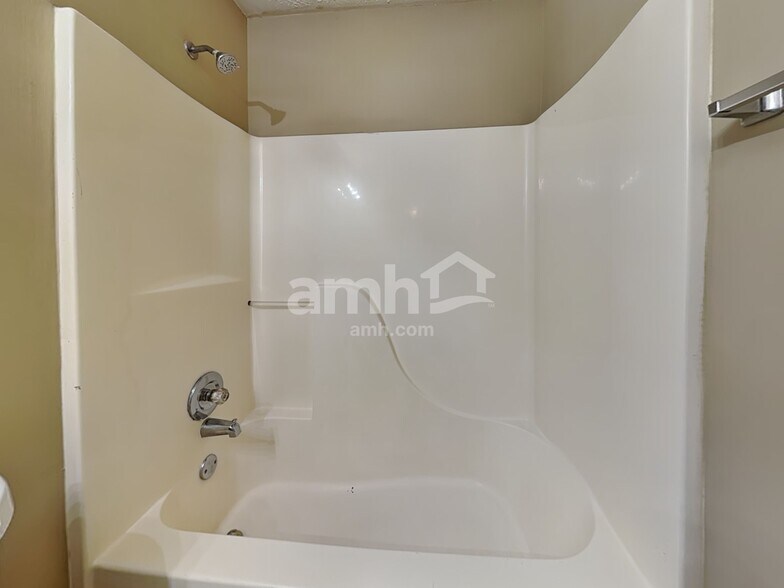 Building Photo - 1545 Maple Pointe Ct