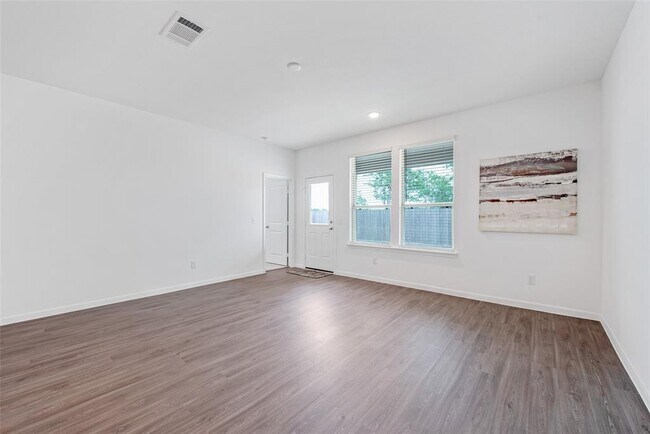 Building Photo - 340 Appaloosa Dr
