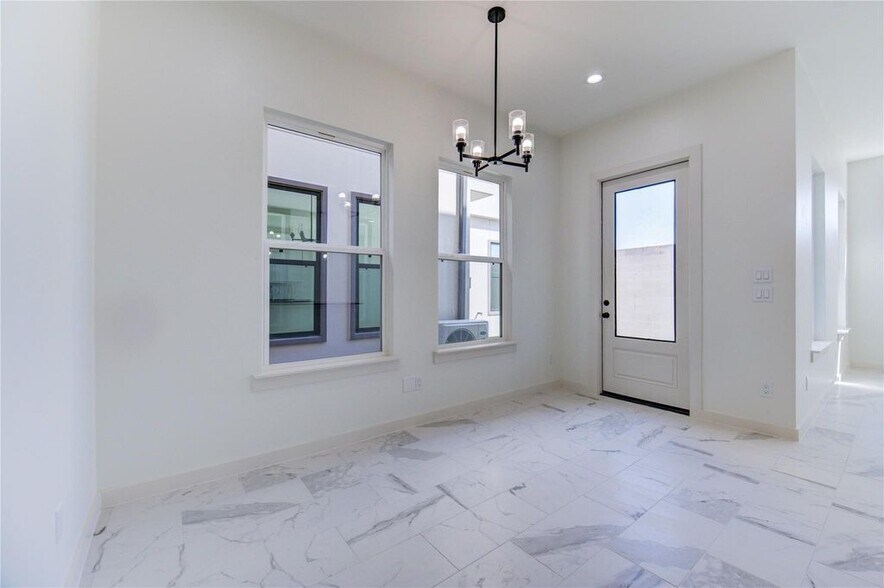 Building Photo - 2919 El Fenice Ln
