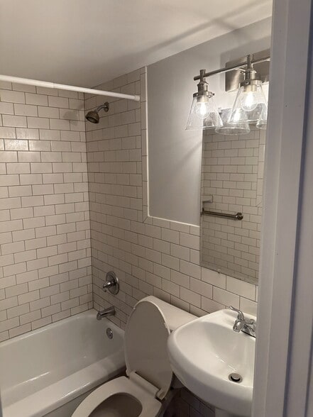 Building Photo - 4401 Dakota Ave