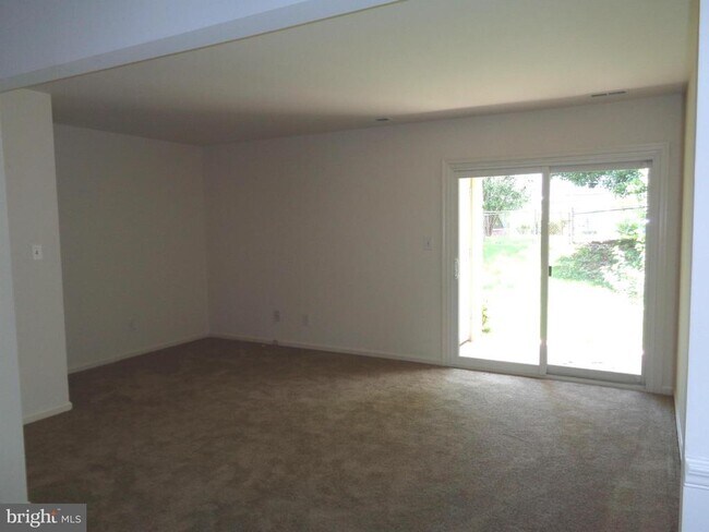 Building Photo - 721 Olde Greenwich Cir