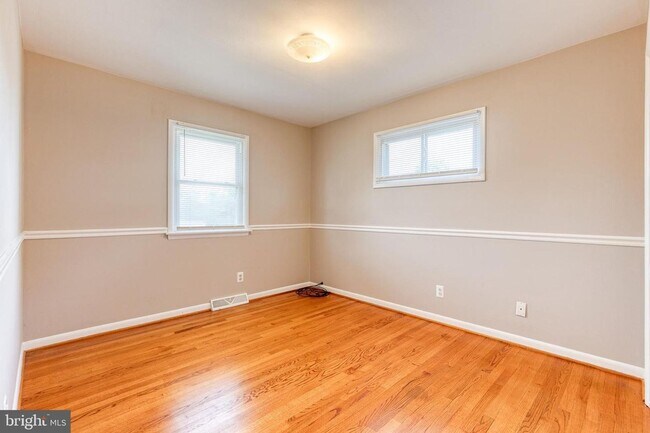 Building Photo - Beautiful 3bd 3bth single family ranch sty...