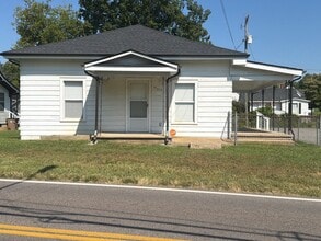 Building Photo - 2515 Cedar Ln