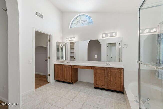 Building Photo - 1365 N Diane Cir
