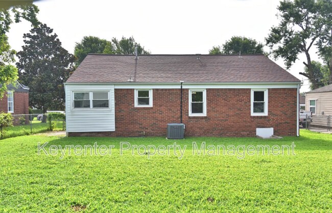 Building Photo - 736 N Gary Pl
