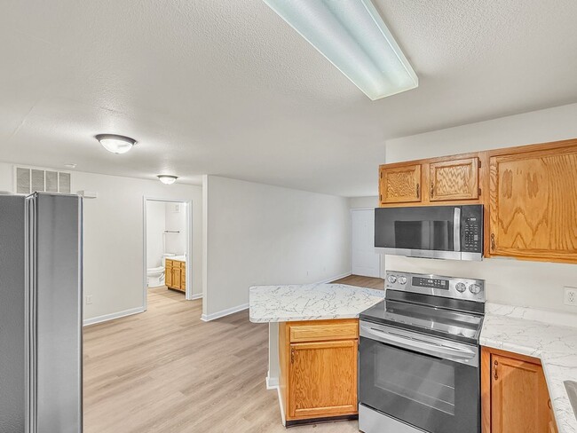Building Photo - 6014 Castleford Dr