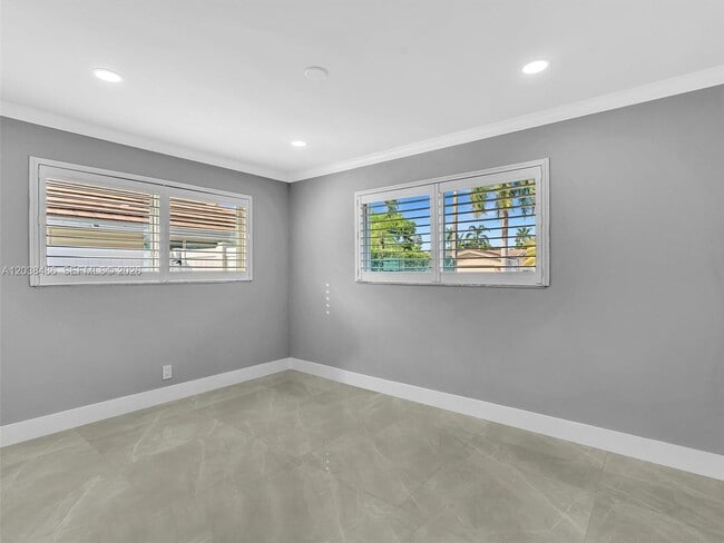 Building Photo - 2144 NE 64th St