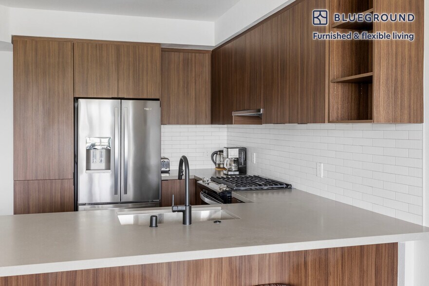 Building Photo - 101 River Pk Dr