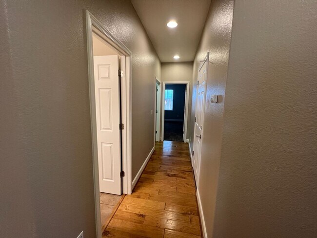 Building Photo - 4 bedroom home with 3 car garage in Patterson!
