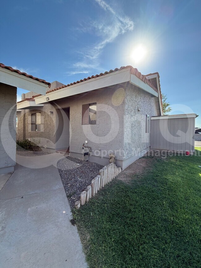 Building Photo - 406 E Linda Ln