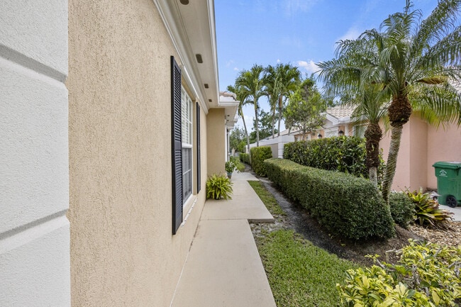 Building Photo - 12120 SW Elsinore Dr