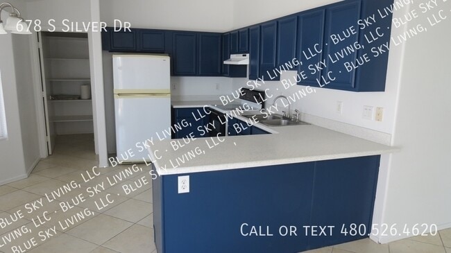 Building Photo - 678 S Silver Dr