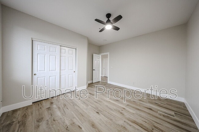 Building Photo - 6033 E Smokehouse Trail