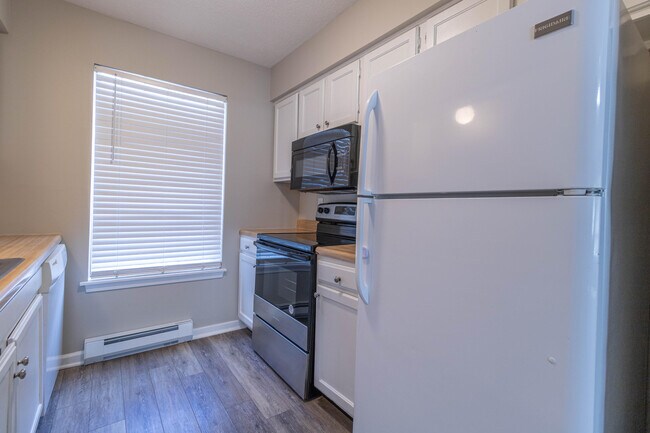 Building Photo - 1655 W Amos Dr