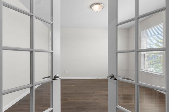 Building Photo - Spacious and Modern Rental Home Available!