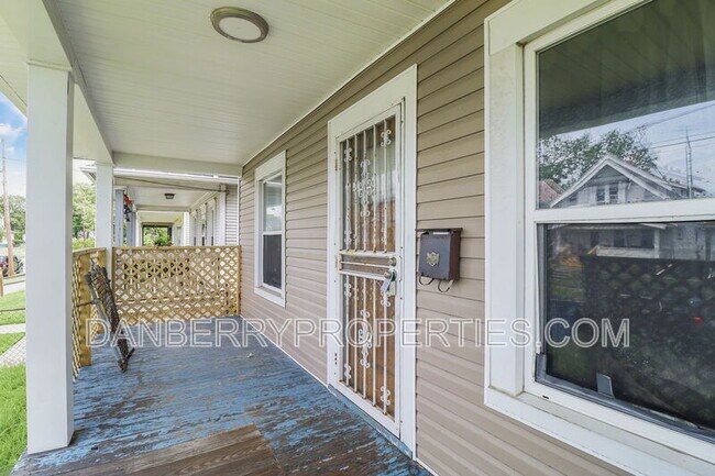 Building Photo - 2416 Lawton Ave
