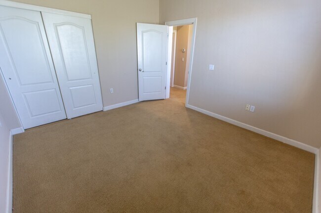 Building Photo - 4700 S Fulton Ranch Blvd