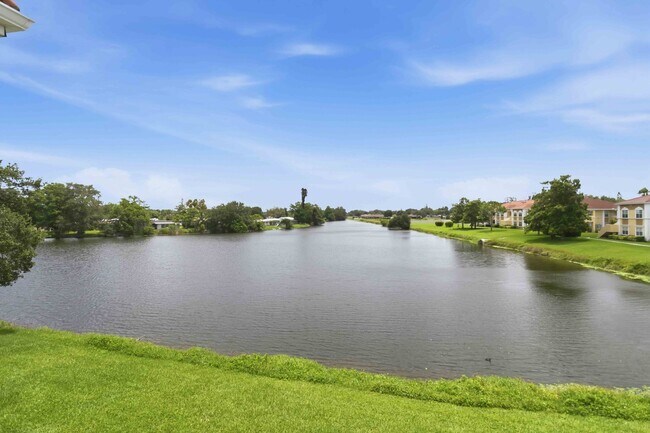 Building Photo - 1020 Villagio Cir
