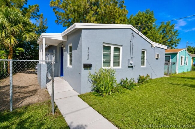 Building Photo - 5605 Pinewood Ave