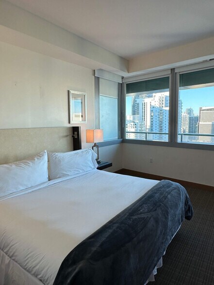 Building Photo - 1395 Brickell Bay Dr