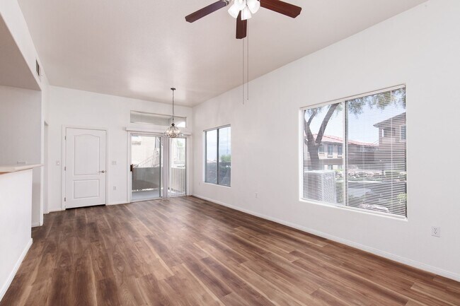 Building Photo - 1st floor two bedroom in upscale NW commun...