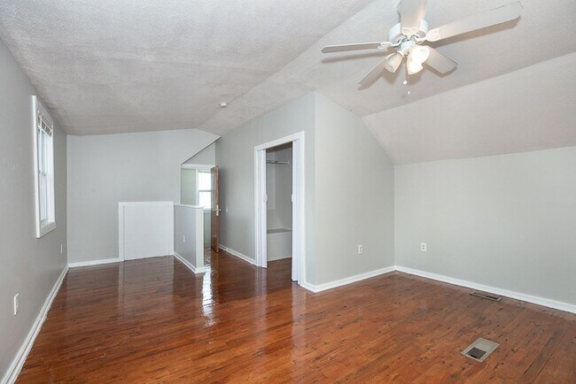 Building Photo - 3 Bed/1 Bath Single Family Home!