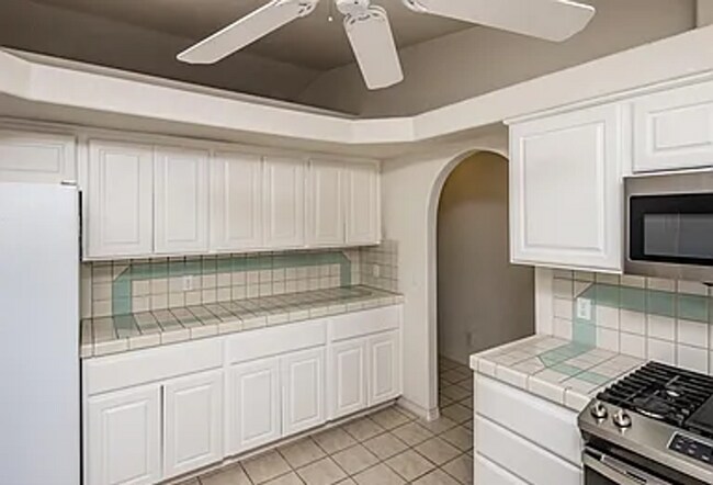 Building Photo - South Side 3 Bedroom Home-Rent Now REDUCED
