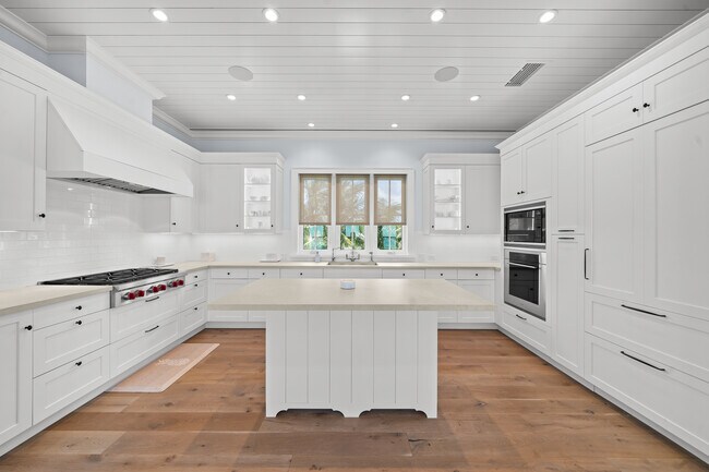 Building Photo - 5525 Jimmy Buffett Mem Hwy