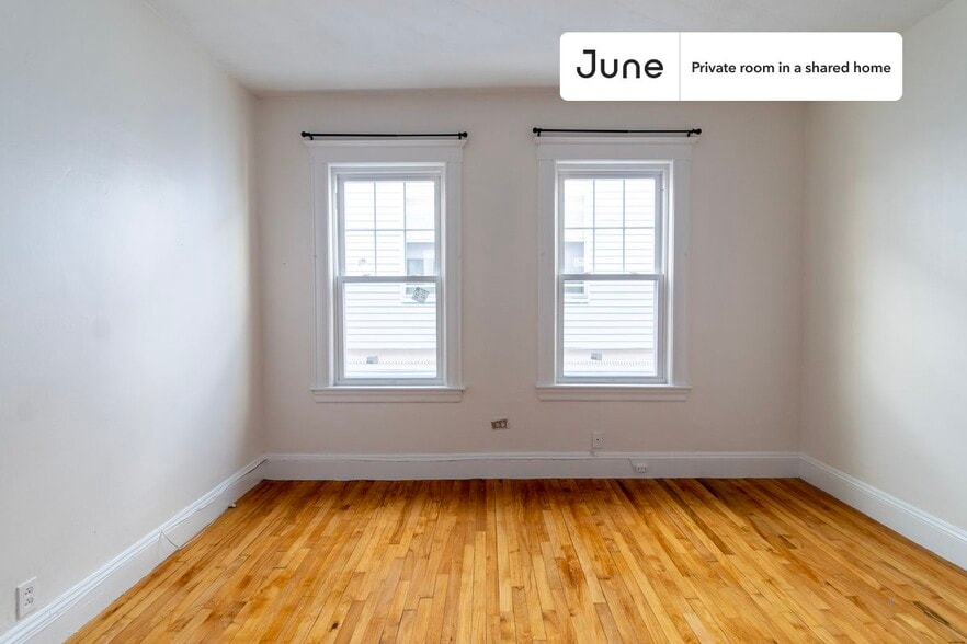 Building Photo - Room in Shared 4 bed/1 bath home in Dorchester Center
