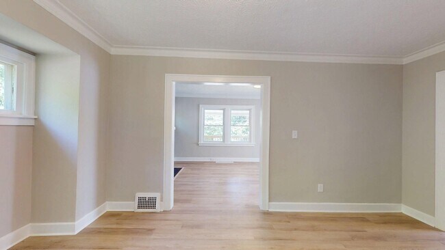 Building Photo - 4528 Rainbow Rd