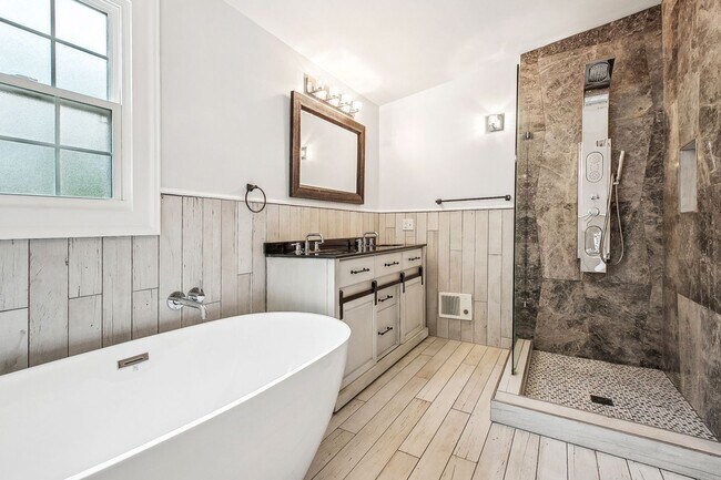 Building Photo - Better Price AND Reduced Deposit! Renovate...