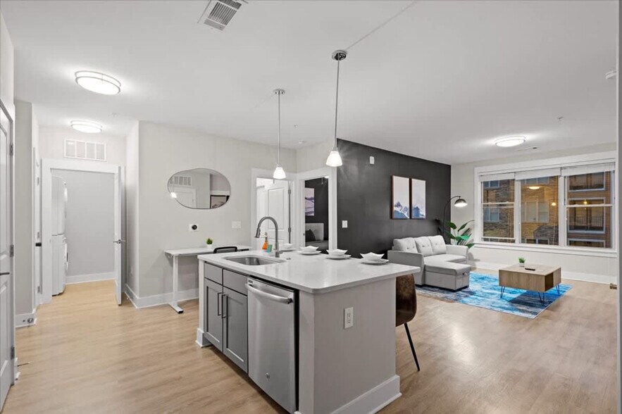 Building Photo - 7417 Waverly Walk Ave