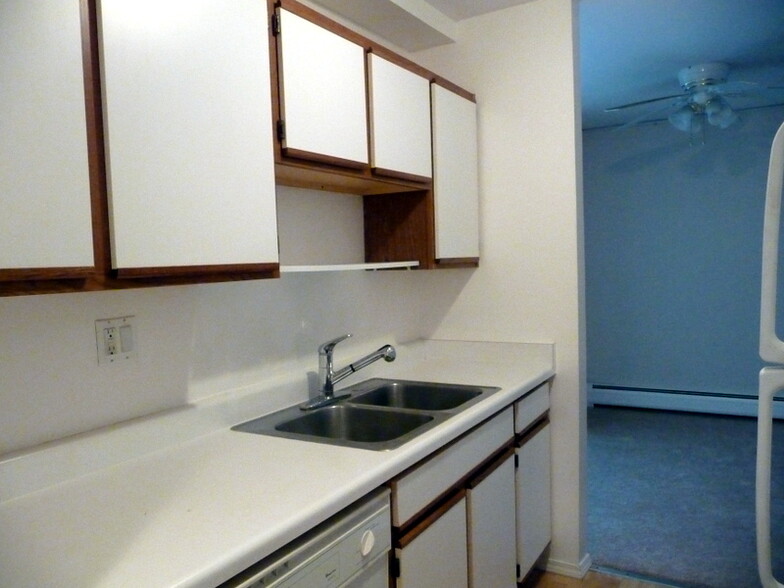 Building Photo - 1806 Hemlock Pl