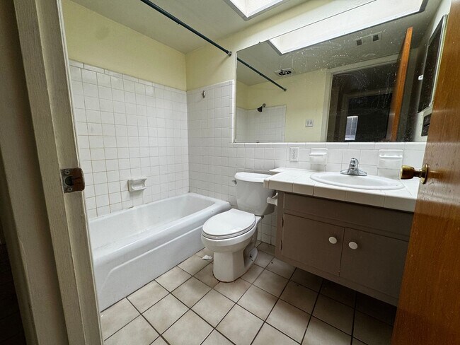 Building Photo - Mid-century Modern Heights Home