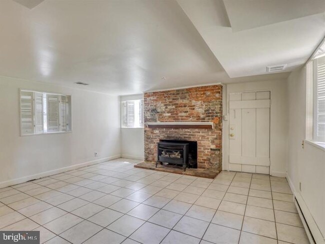 Building Photo - 103 N Church St