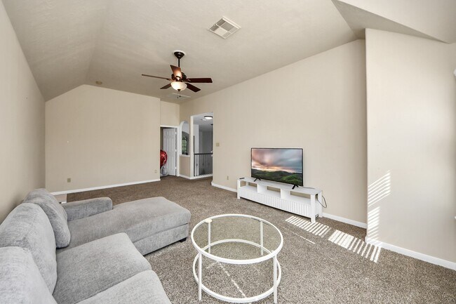 Building Photo - 30214 Vinebriar Dr