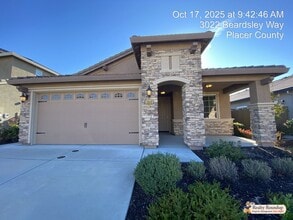 Building Photo - Pristinely Maintained Roseville Home with ...