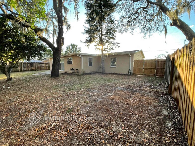 Building Photo - 8505 Temple Park Dr