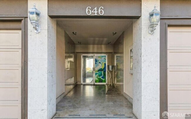 Building Photo - 646 Corbett Ave